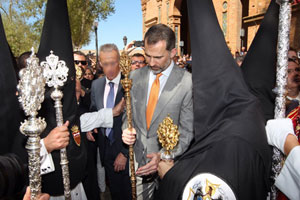 rey Felipe VI cofrade procesión Sevilla Semana Santa 2015