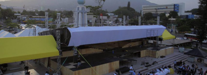 Plaza Divino Salvador del Mundo en San Salvador preparativos para la beatificación de monseñor Romero
