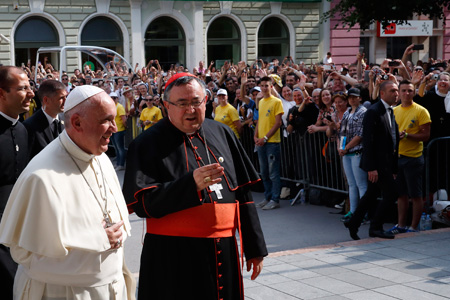 papa Francisco con el cardenal Vinko Puljic viaje a Sarajevo 6 junio 2015