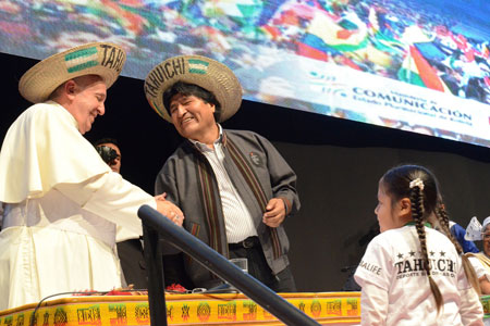 papa Francisco con Evo Morales en el II Encuentro Mundial de Movimientos Populares Bolivia 9 julio 2015