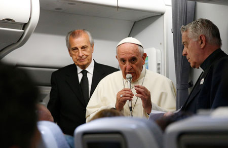 papa-francisco-avion-regreso-paraguay-13-julio