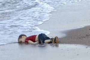 Aylan Kurdi, niño sirio refugiado muerto ahogado en una playa de Turquía drama migratorio en Europa 2 septiembre 2015