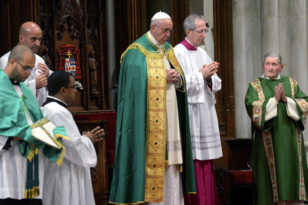 papa Francisco en Nueva York celebra vísperas con sacerdotes y religiosos en la Catedral de San Patricio 24 septiembre 2015