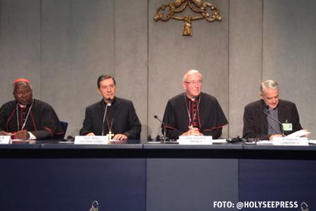padre Federico Lombardi portavoz de la Santa Sede rueda de prensa Sínodo de los Obispos sobre la Familia 15 octubre 2015