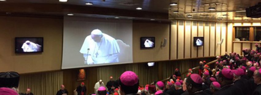papa Francisco en el Aula Sinodal cierre Sínodo Familia 2015 24 octubre