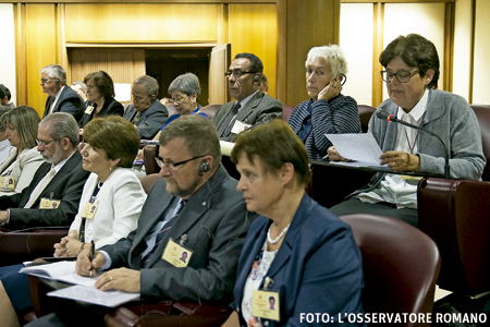 Lucetta Scaraffia y otras mujeres participantes en el Sínodo de la Familia 2015