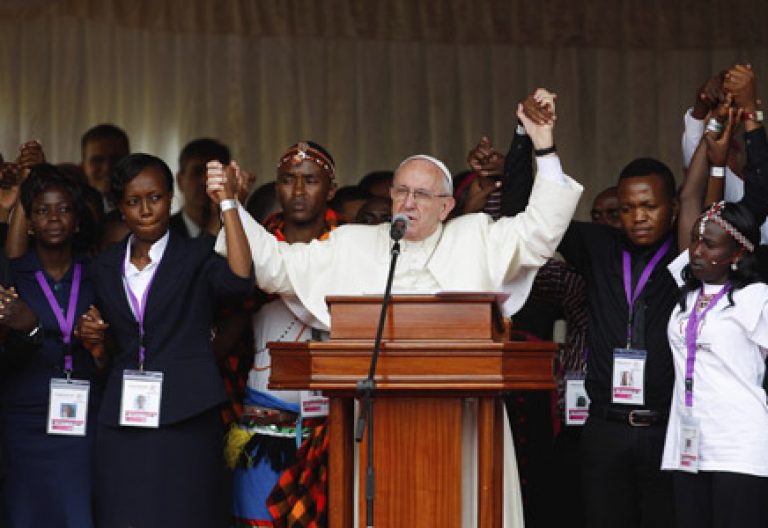 papa Francisco durante el encuentro con jóvenes en Kenia viaje África noviembre 2015
