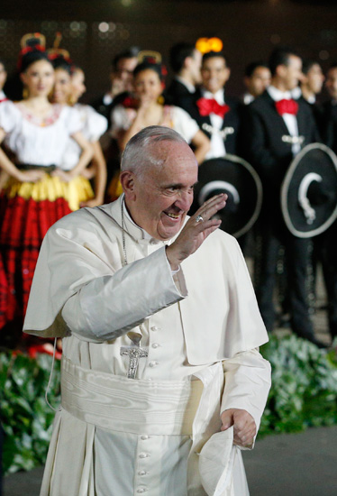 papa Francisco aterriza en el aeropuerto de Ciudad de México primer recibimiento 12 febrero 2016
