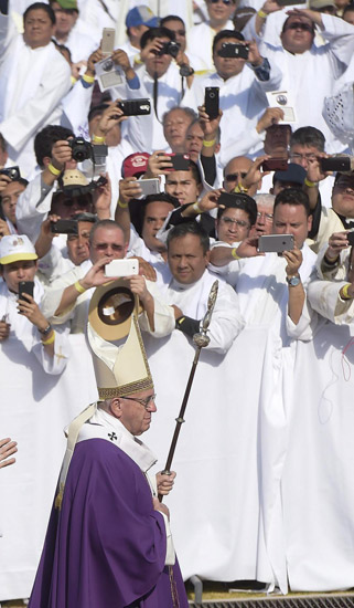 papa Francisco misa en Morelia México con sacerdotes, religiosos, religiosas y consagrados 16 febrero 2016