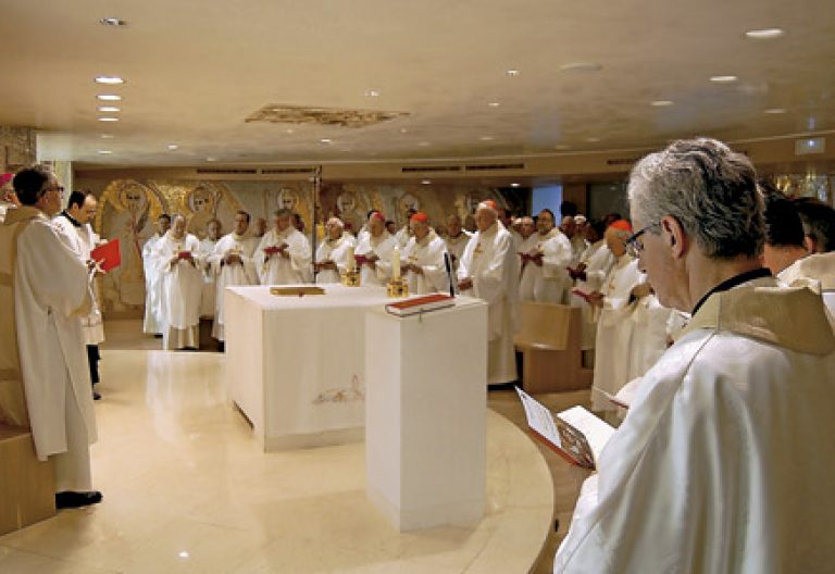 obispos españoles en una celebración durante unos ejercicios espirituales