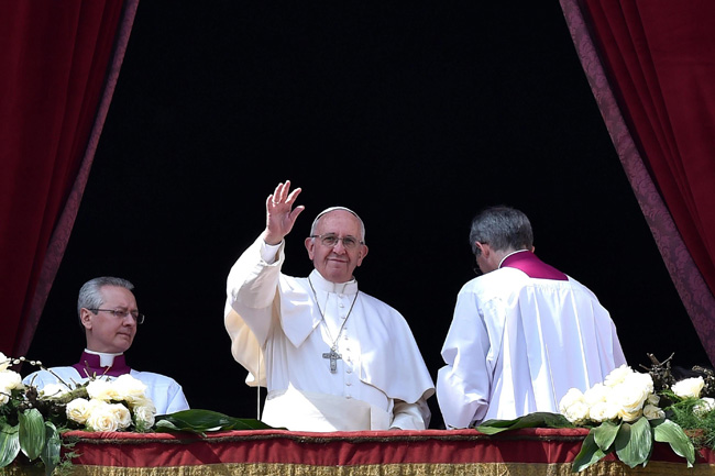 papa Francisco en el mensaje Urbi et Orbi en el Domingo de Resurrección 27 marzo 2016 Plaza de San Pedro del Vaticano