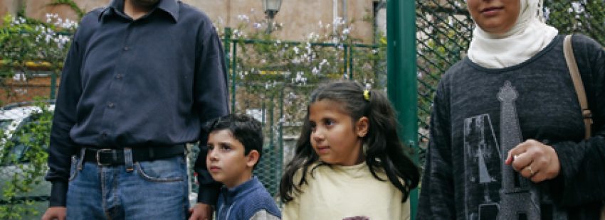Wafa y Osama, una de las familias acogidas por Francisco en el Vaticano