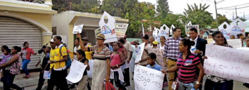 protesta por familias desalojadas en República Dominicana por una multinacional