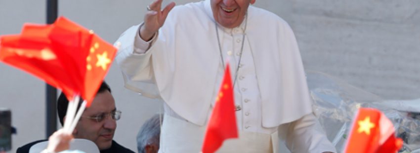 Francisco con bandera china