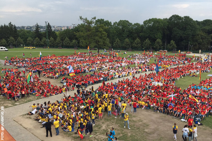 participantes españoles en la JMJ Cracovia 2016 celebran eucaristía en el santuario de Czestochowa 25 julio 2016 fiesta de Santiago Apóstol