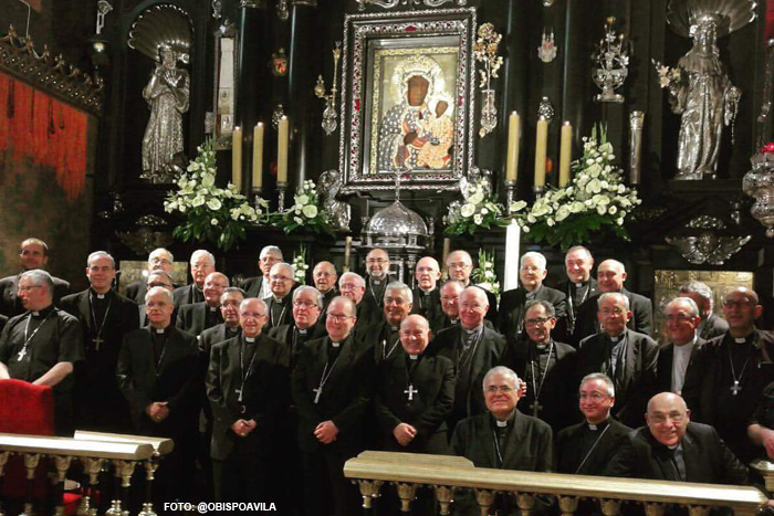 participantes españoles en la JMJ Cracovia 2016 celebran eucaristía en el santuario de Czestochowa 25 julio 2016 fiesta de Santiago Apóstol