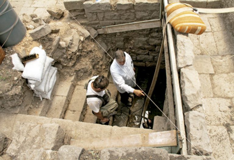P. Juan María Solana, excavaciones en la antigua Magdala, ciudad de María Magdalena