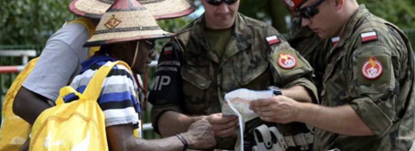 militares revisan la seguridad de los peregrinos de la JMJ Cracovia 2016 martes 26 julio ceremonia de inauguración en el Parque Blonia