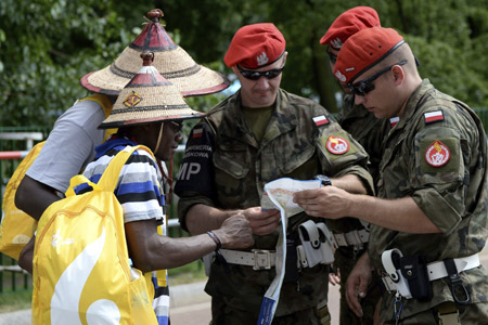 militares revisan la seguridad de los peregrinos de la JMJ Cracovia 2016 martes 26 julio ceremonia de inauguración en el Parque Blonia