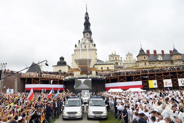 papa Francisco visita Monasterio de Jasna Gora en Czestochowa para rezar ante la Virgen Negra y celebrar misa en el 1050 bautismo de Polonia 28 julio 2016