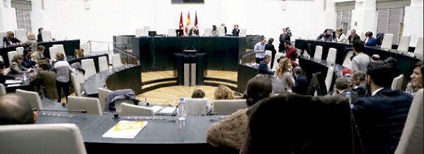 sesión plenaria en el Ayuntamiento de Madrid presidido por alcaldesa Manuela Carmena