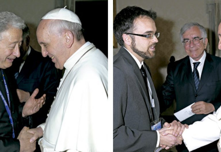 Antonio Pelayo y Darío Menor con el papa Francisco corresponsales de Vida Nueva