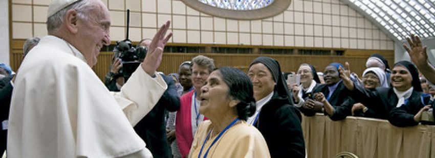 papa Francisco con religiosas miembros de la Unión Internacional de Superioras Generales UISG 12 mayo 2016