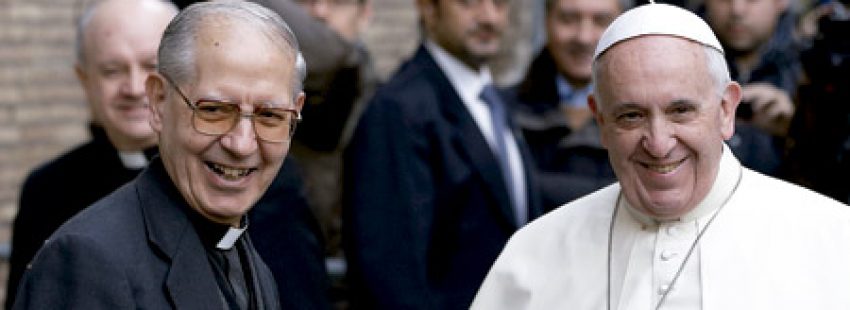 Adolfo Nicolás, prepósito general de la Compañía de Jesús, y papa Francisco, en Roma en 2014