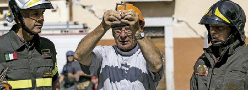 sacerdote Savino DAmelio párroco en Amatrice Italia terremoto 24 agosto 2016