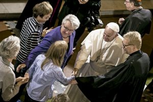 papa Francisco visita la comunidad luterana de Roma 15 noviembre 2015