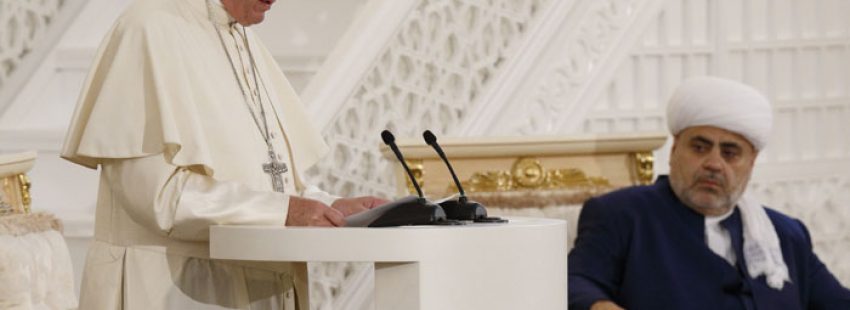 papa Francisco viaje visita Azerbaiyán con el jeque de los musulmanes del Cáucaso, Allahshukur Pashazade, en el encuentro interreligioso en Bakú 2 octubre 2016