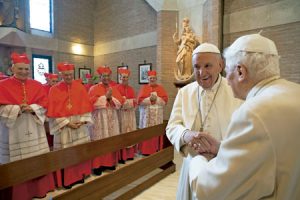 papa Francisco y los nuevos cardenales visitaron a Benedicto XVI después de la misa del tercer consistorio 19 noviembre 2016