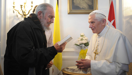 Fidel Castro visita a Benedicto XVI en la Nunciatura Apostólica de la Habana Cuba 28 marzo 2012