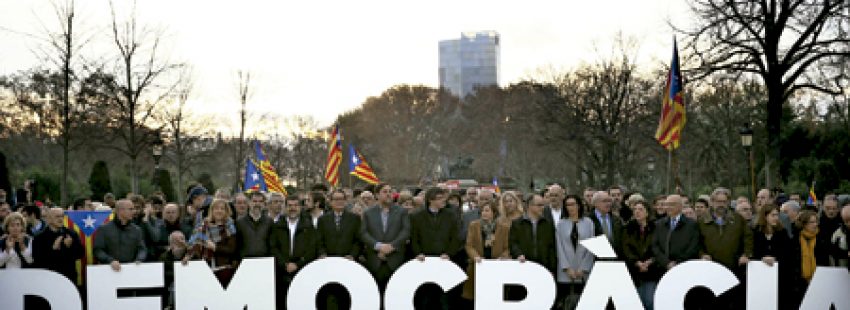 acto de apoyo el 16 diciembre a Carme Forcadell presidenta del Parlament de Cataluña al declarar ante el Tribunal Constitucional por desobediencia
