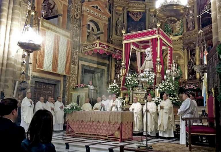 misa en honor de la Virgen de Guadalupe, patrona de Extremadura