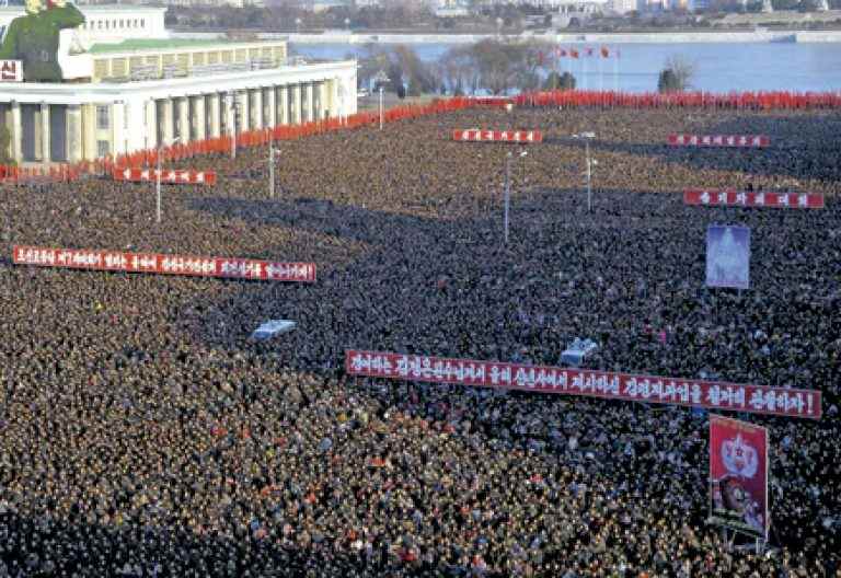 desfile propagandístico en Pionyang Corea del Norte