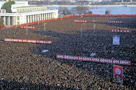 desfile propagandístico en Pionyang Corea del Norte 