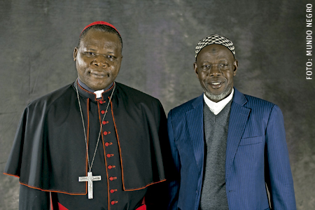 cardenal Dieudonné Nzapalainga e imán Omar Kobine Layma República Centroafricana en Madrid reciben Premio Mundo Negro a la Fraternidad 2016 enero 2017