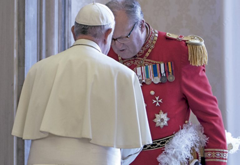 papa Francisco y Matthew Festing Gran Maestro de la Orden de Malta renuncia