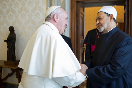 papa Francisco y Ahmed Mohamed el-Tayeb, imán de la mezquita de Al-Azhar, Vaticano 23 mayo 2016