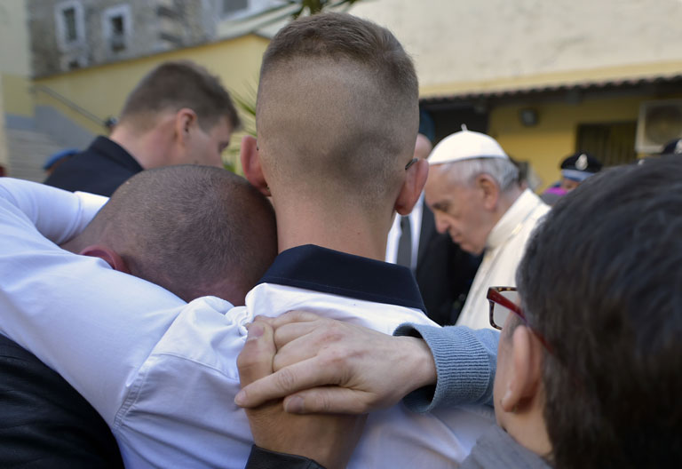 papa Francisco Jueves Santo Misa en la Cena del Señor en la cárcel de Paliano a varios kilómetros de Roma 13 abril 2017