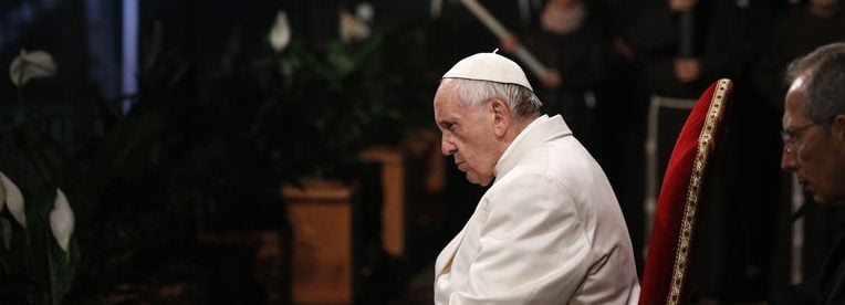 papa Francisco preside Vía Crucis en el Coliseo romano Viernes Santo 14 abril 2017