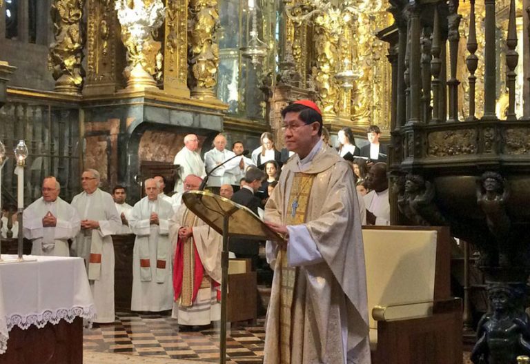 cardenal Luis Antonio Tagle arzobispo de Filipinas clasura Jornadas de Teología de la Caridad de Cáritas Santiago de Compostela abril 2017