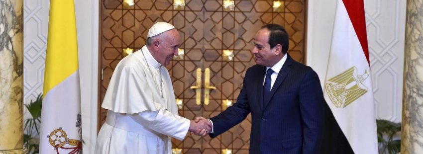 papa Francisco llega a Egipto viaje abril 28 2017 encuentro presidente Al Sisi