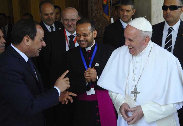 papa Francisco llega a Egipto viaje abril 28 2017 encuentro presidente Al Sisi