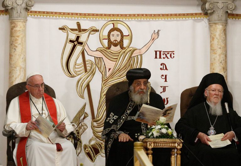 papa Francisco visita a Tawadros II, Patriarca de Alejandría de los Coptos, El Cairo viaje apostólico 28 abril 2017