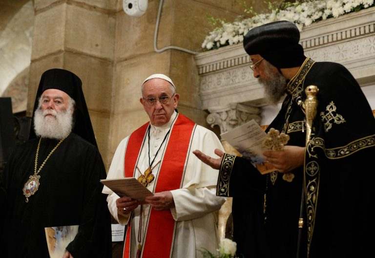 papa Francisco visita a Tawadros II, Patriarca de Alejandría de los Coptos, El Cairo viaje apostólico 28 abril 2017