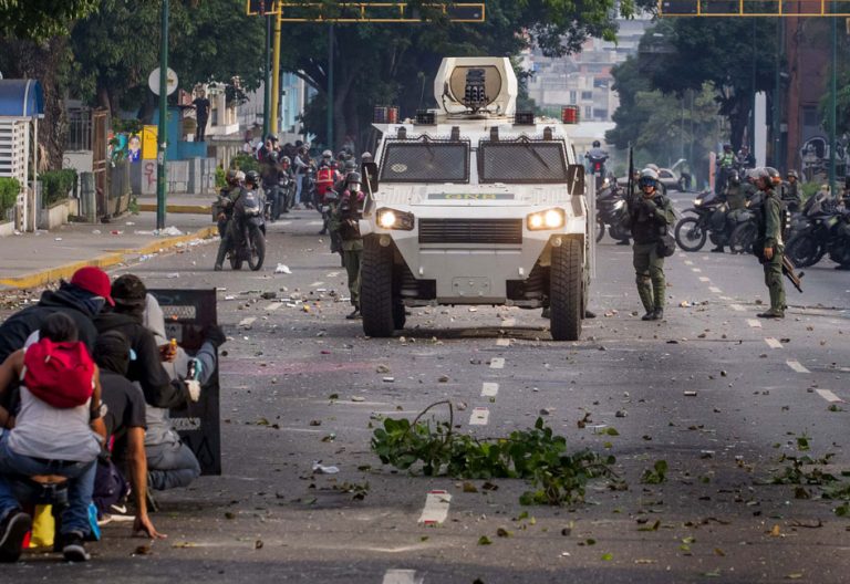 Venezuela protestas manifestaciones gente contra policía tres muertos