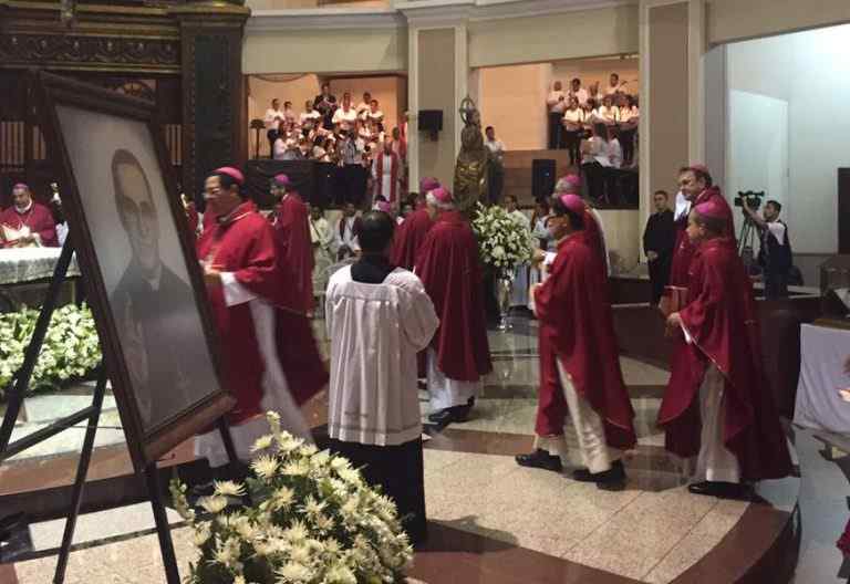 36 Asamblea Ordinaria CELAM mayo 2017 misa en San Salvador retrato Beato Óscar Romero