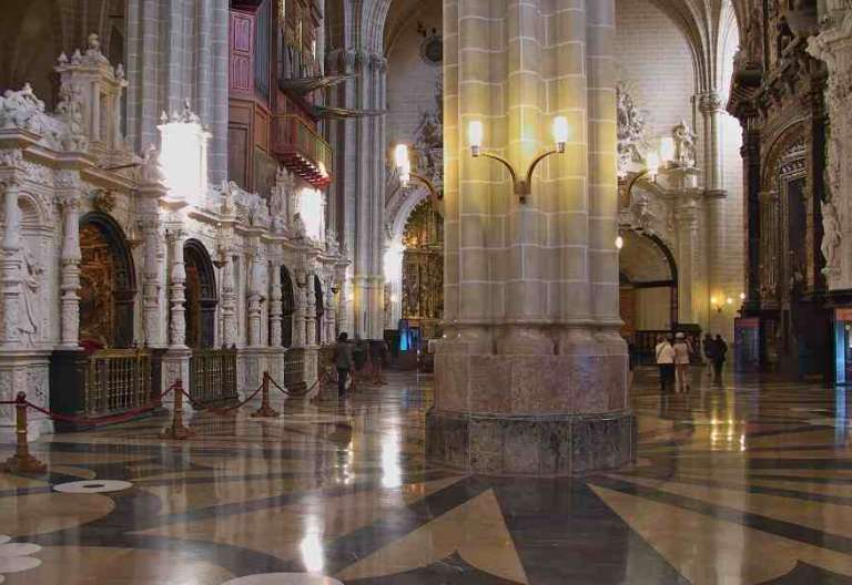 Interior de la catedral del Salvador (Zaragoza)